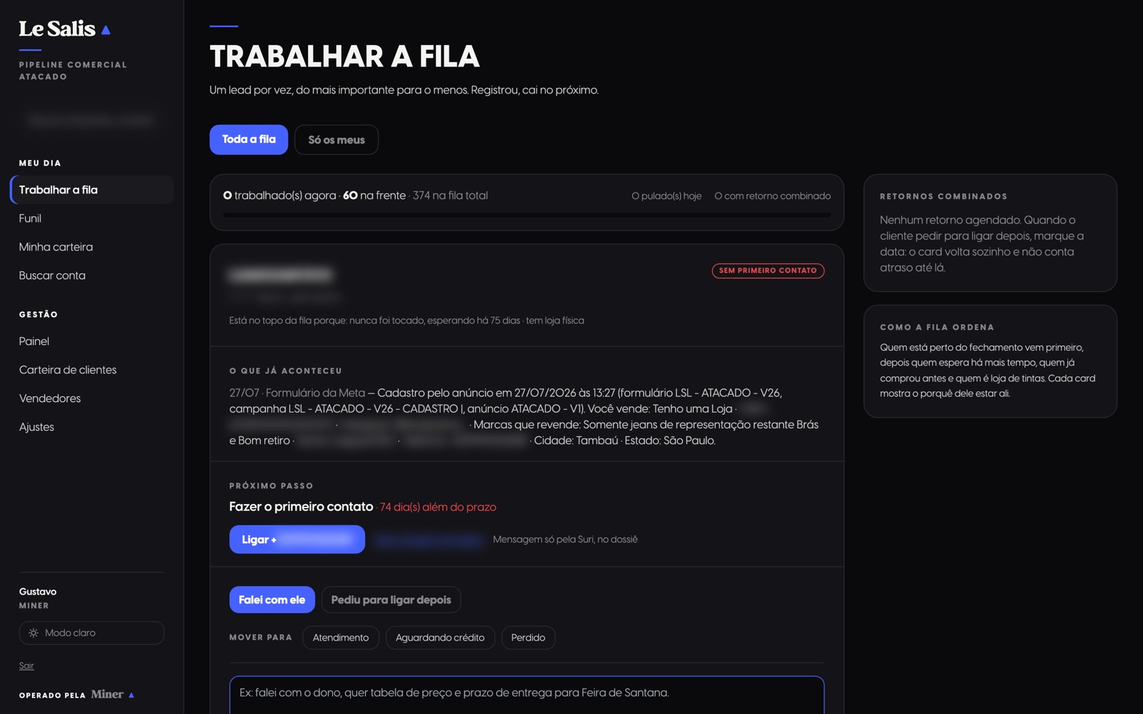 Tela da fila de lojas no CRM da Le Salis, com os dados de contato borrados